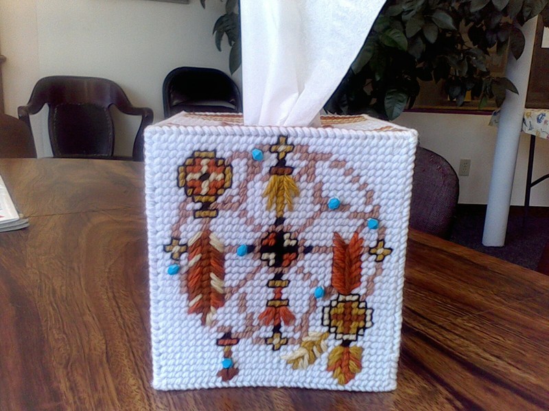DREAMCATCHER BOUTIQUE TISSUE BOX COVER - PLASTIC CANVAS