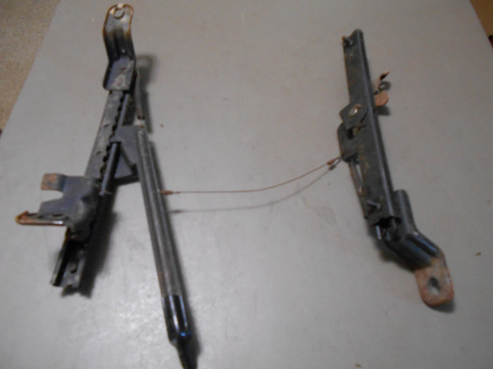 90 1990 Dodge Dynasty RH - Passengers Side Front Manual Control Seat Tracks Set - Image 3 of 4