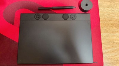 Wacom Intuos Pro Medium Pen Tablet PTK-670/K0-C with Pen and 