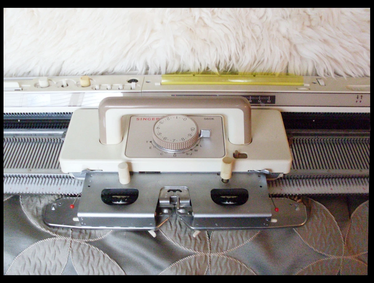 .Singer/studio/ Sk 560 Electronic KNitting machine