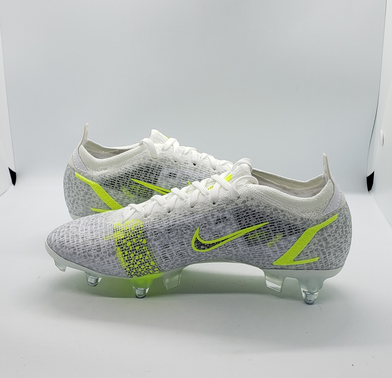 anti clog soccer cleats