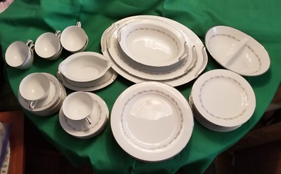 Noritake '' CRESTMONT '' Pattern  47 Piece China Set 6013 Dinnerware Service for 8