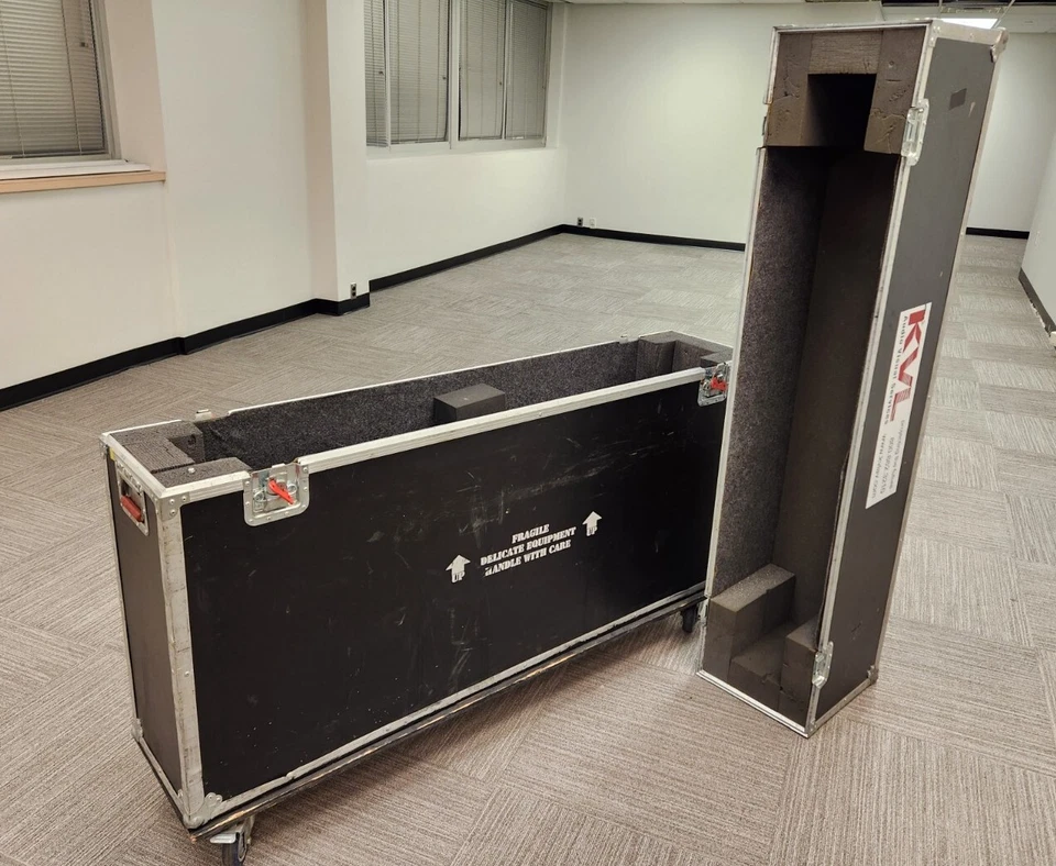 Two (2) TV Rolling Flight Cases - Imagem 4 de 4