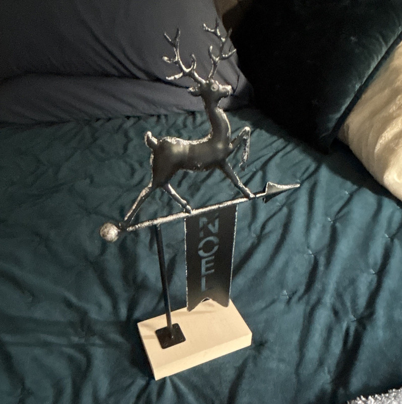 Metal Reindeer Balancing Arrow Figurine, Noel Tag, Wood Base, Black/White