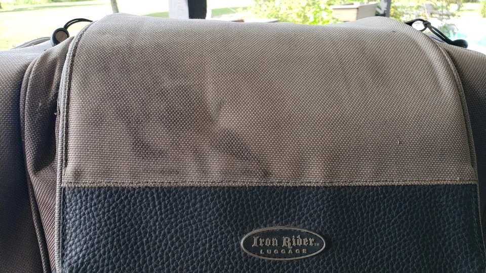Bolsa de almacenamiento grande Iron Rider para equipaje durante la noche 20 x 11 x 10 Foto 2 de 4