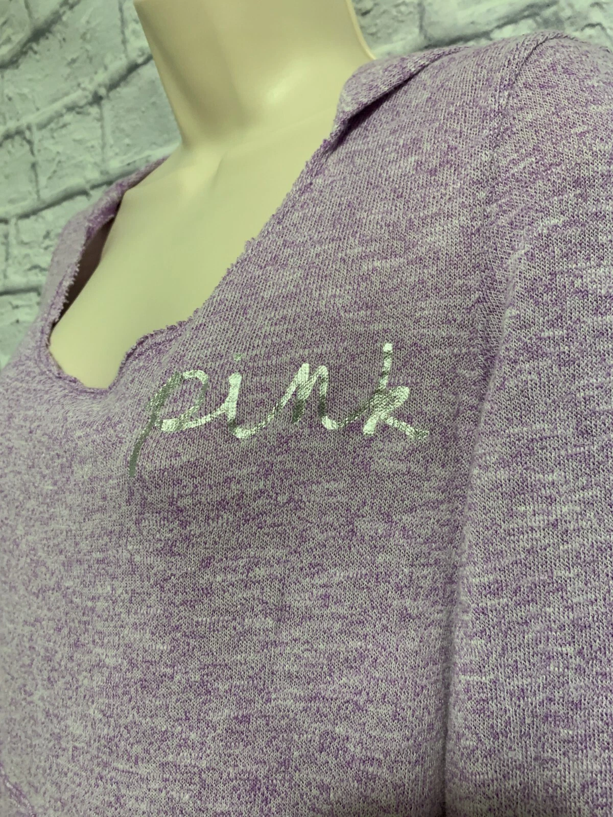 UNDERCOVER Felpa con cappuccio Victoria's Secret lavanda con occhiello pollice collo a scoop pullover