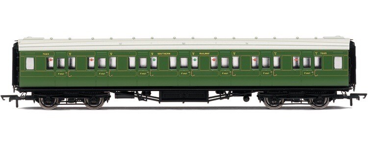 00 Gauge Hornby R4298E SR Green Maunsell Corridor 1st Coach 7224 Mint & Boxed