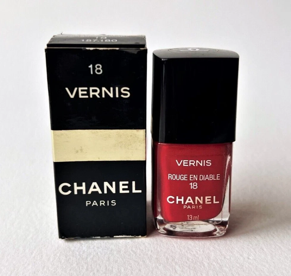 CHANEL Vernis Nail Polish 18 ROUGE EN DIABLE