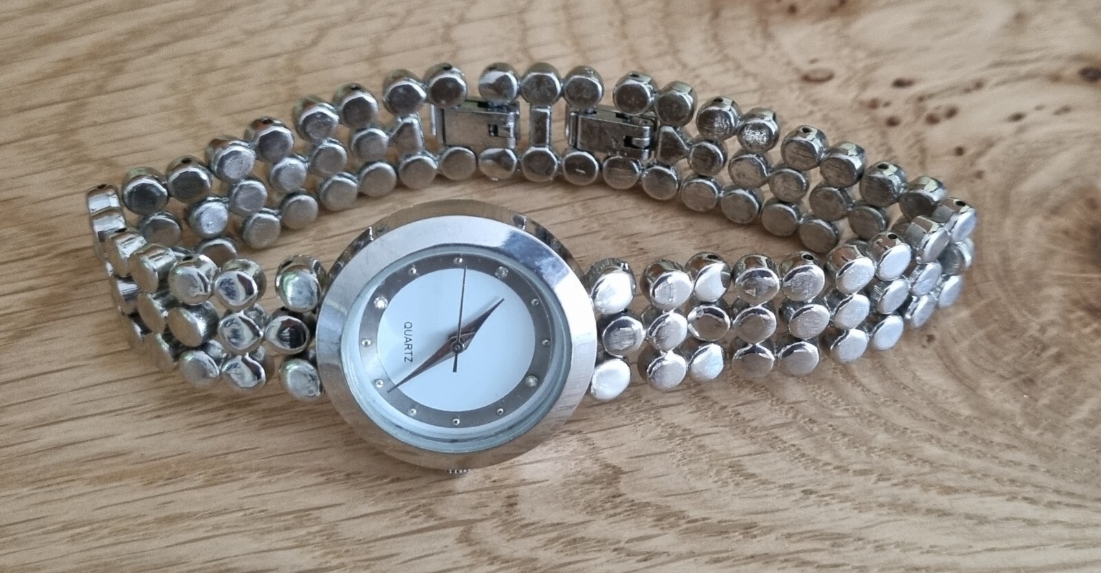 Montre quartz en acier inoxydable au dos montre classique argentee