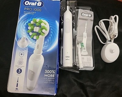 Oral-B Pro 1000 Rechargeable Electric Toothbrush  White *Damaged Box*