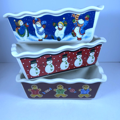 3 Garden Ridge 9 in Baking Loaf Pan Casseroles 2 Snowmen 1 Gingerbread Pan