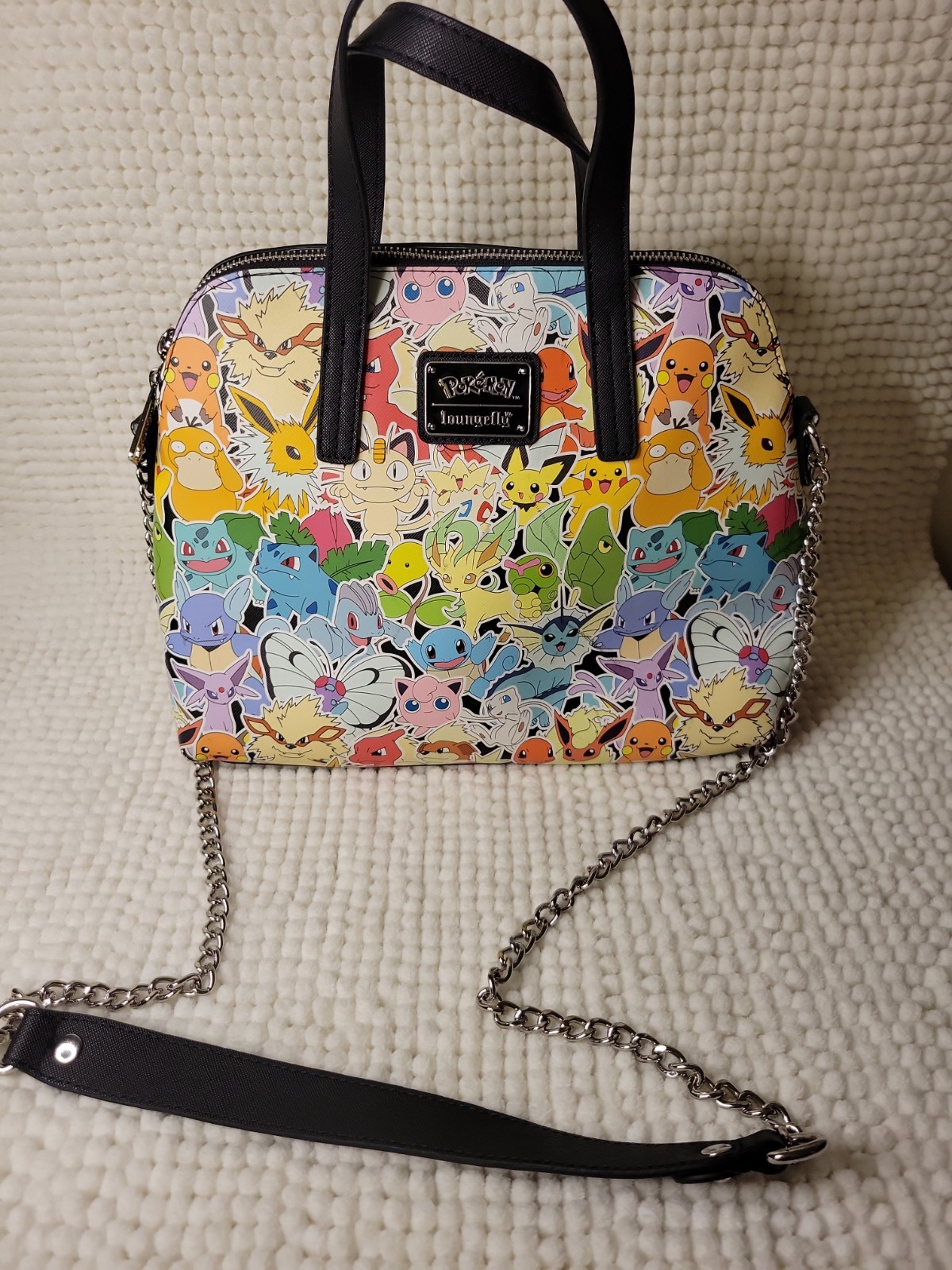Bandolera Loungefly Pokemon Ombre Arco Iris Estampado Completo Con Correa