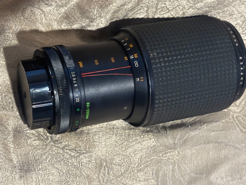 Vintage Auto Makinon Zoom 1:35 F = 80-200 Multi Coated Lens with Caps Lens Japan