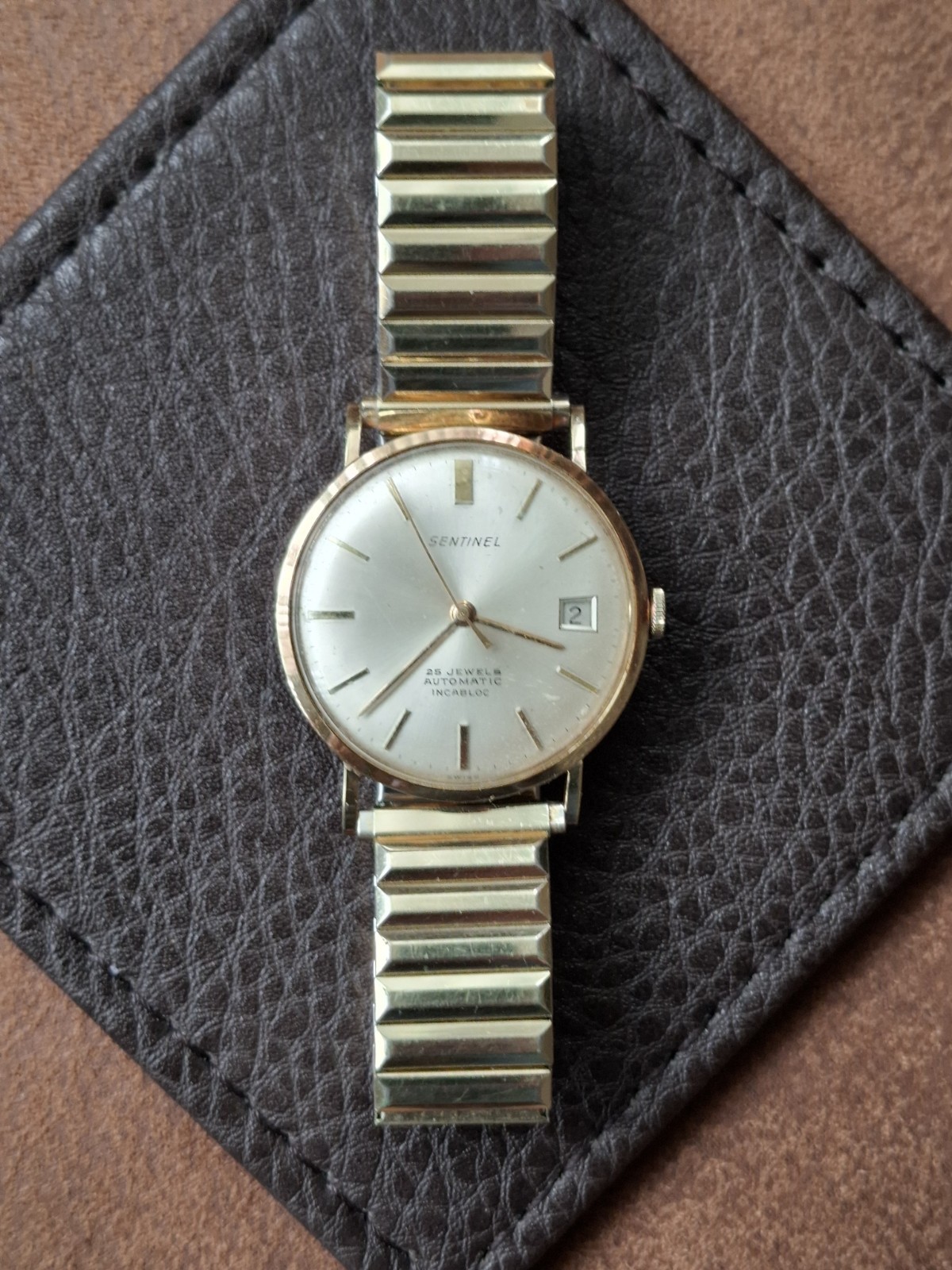 Vintage 14K GOLD Swiss made Sentinel  Mens Wrist Watch automatic mechanical 