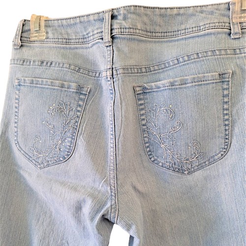 Chico's Light Wash Crop Jeans Pant w Pocket Embroidery - Chico's Size 1 (US 8) - Picture 5 of 6