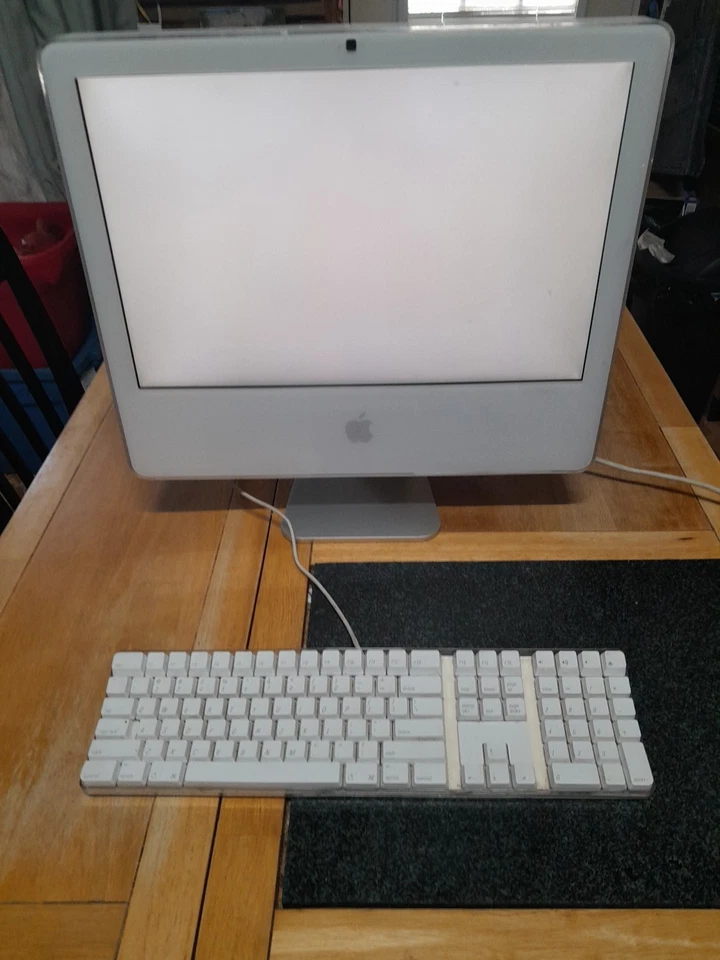 Apple iMac 20"/ 2.0 GHz/ 2GB/ 250GB/ SD/AP/RT Parts Only - Image 2 of 4