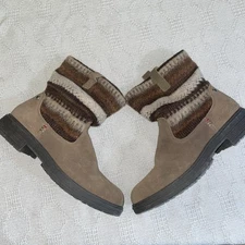 Minnetonka Womens Fabric Top Booties Size 9 M Brown Leather Grip Sole Comfort