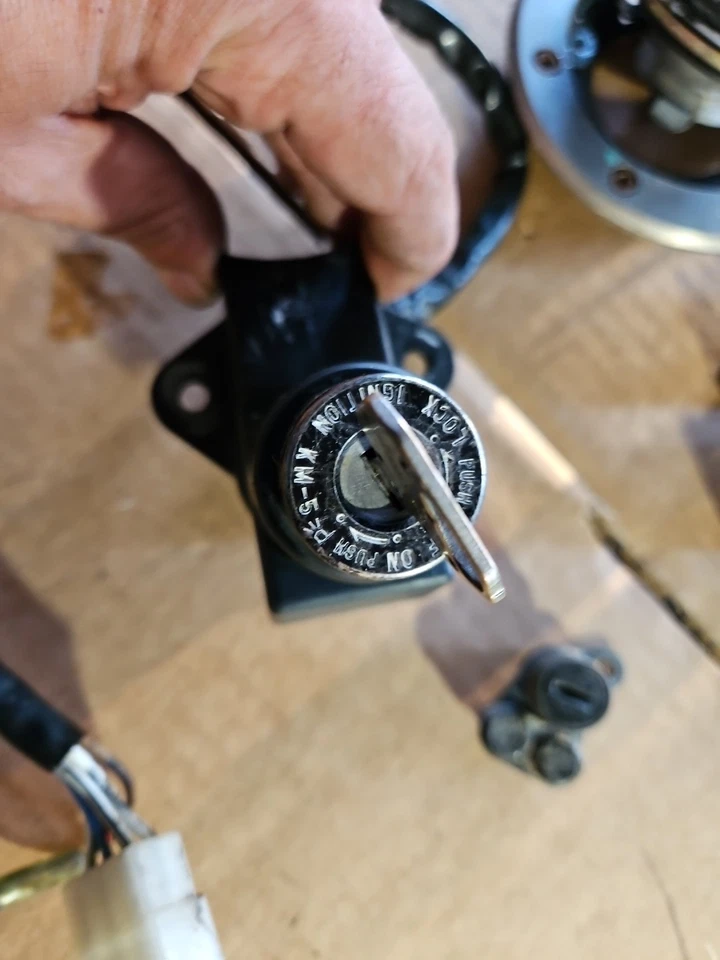 03 Kawasaki EX500 Ninja 500R OEM Complete Lock Set Ignition Gas Cap Sides W Key - Image 2 of 4