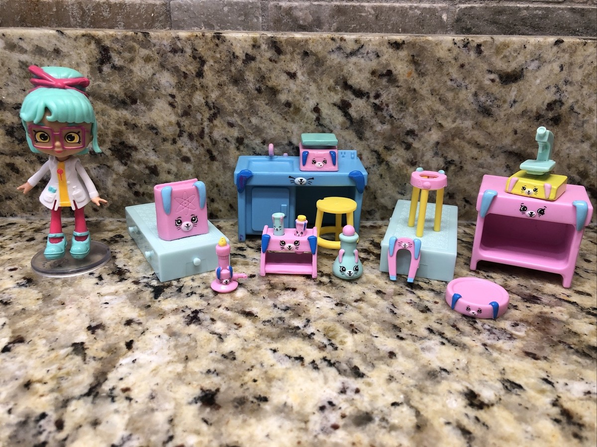 Shopkins Happy Places Bright Bunny Science Lab Welcome Pack Cici