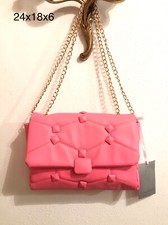 Borsa a tracolla matelassé imbottita. Rosa e catena dorata