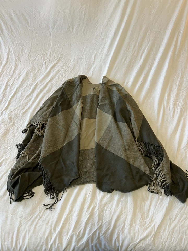 Suéter Charlie Paige Capa Circular Talla Única Sin Mangas Gris 5H Foto 2 de 4