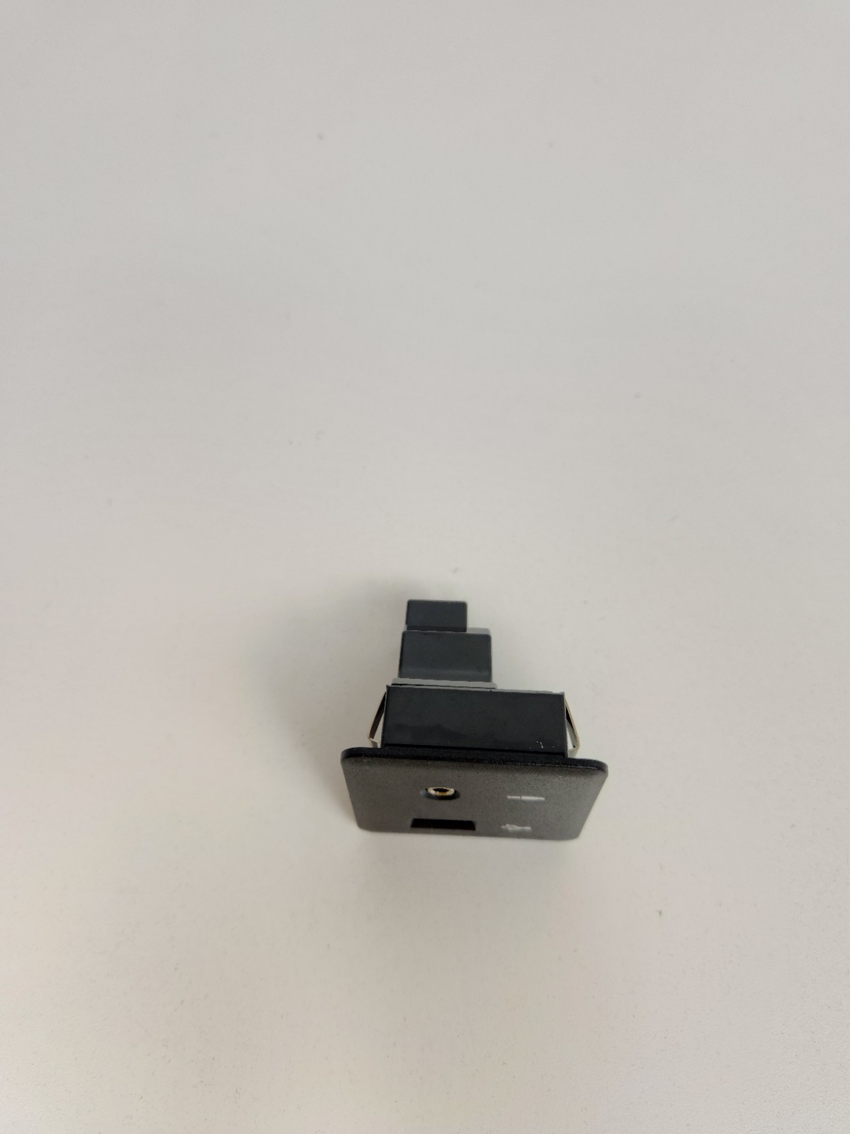 2015-2017 MCLAREN 675LT USB AUX PORT PLUG PANEL UNIT OEM 