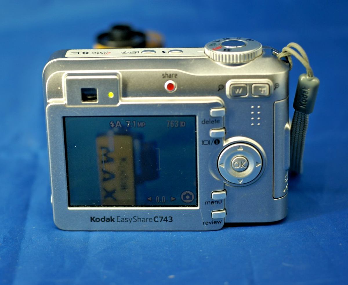 Kodak EasyShare C743 Digital Camera 7.1MP 3x Optical Zoom With