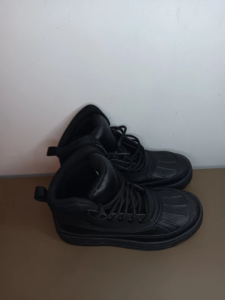 耐克 ACG Woodside 靴子 青少年 尺码 4Y 防水 黑色 二手  — 第 4/4 张图片