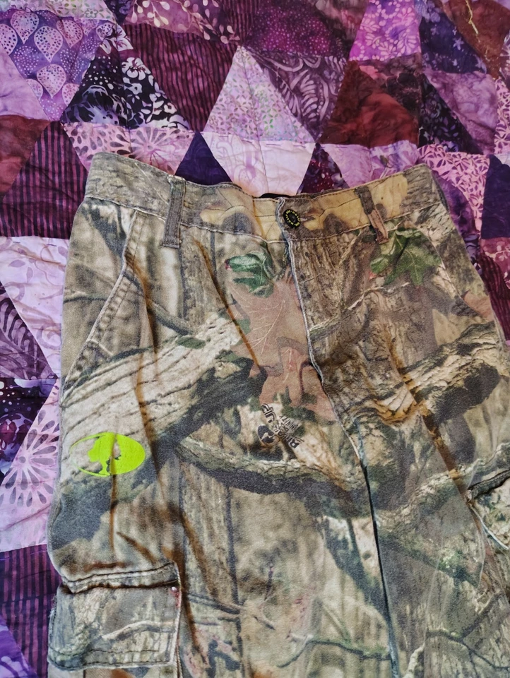 Mossy Oak Break Up Infinity Camo Cargo Pants Youth Large 10-12 26x26 Green Hunt - Image 3 of 4