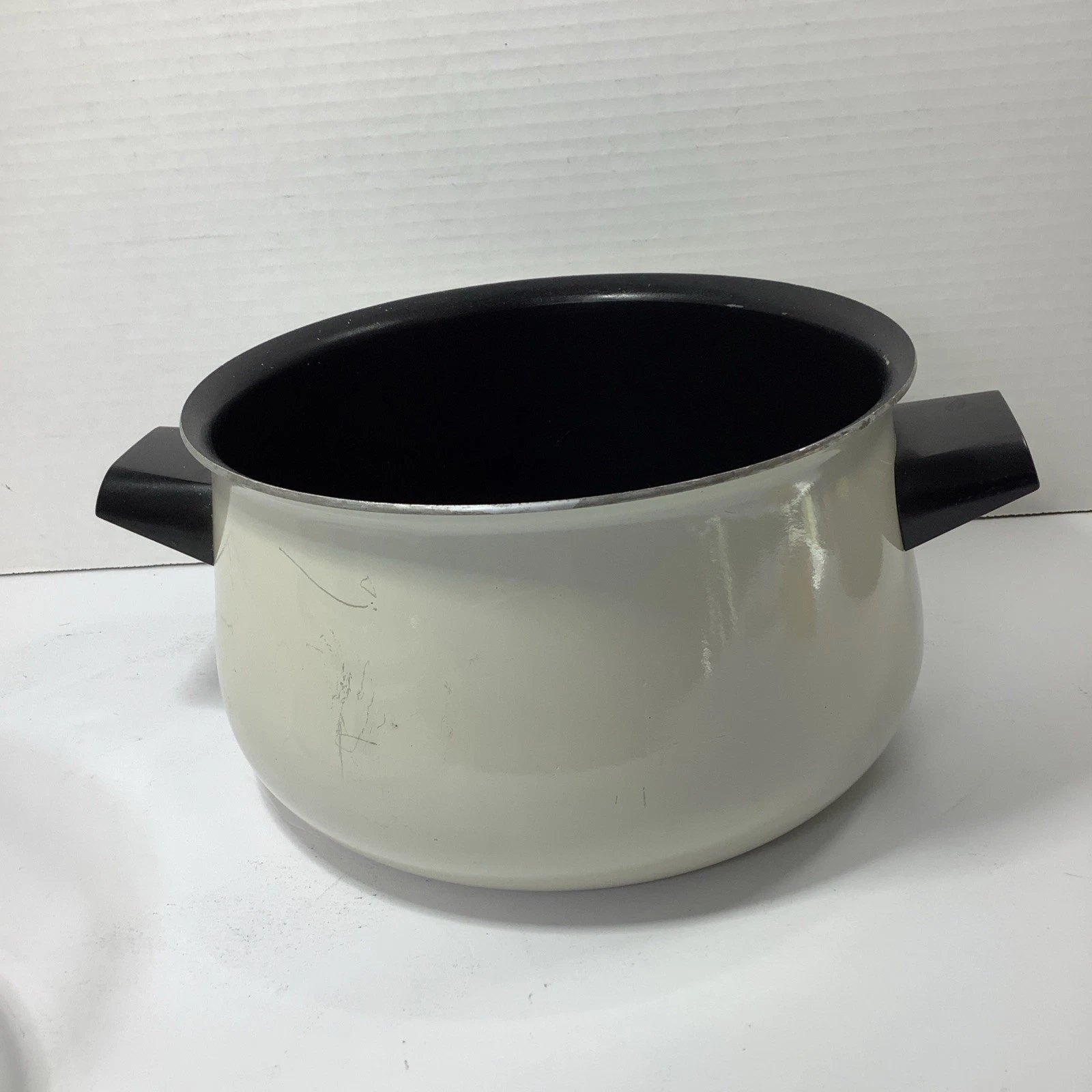 West Bend Lazy Day Slow Slo Cooker 4 Qt Electric Crock Pot White 5225