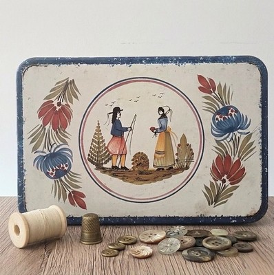 Vintage Metalldose ''Quimper'' | Illustration der Steingutfabrik HB Henriot