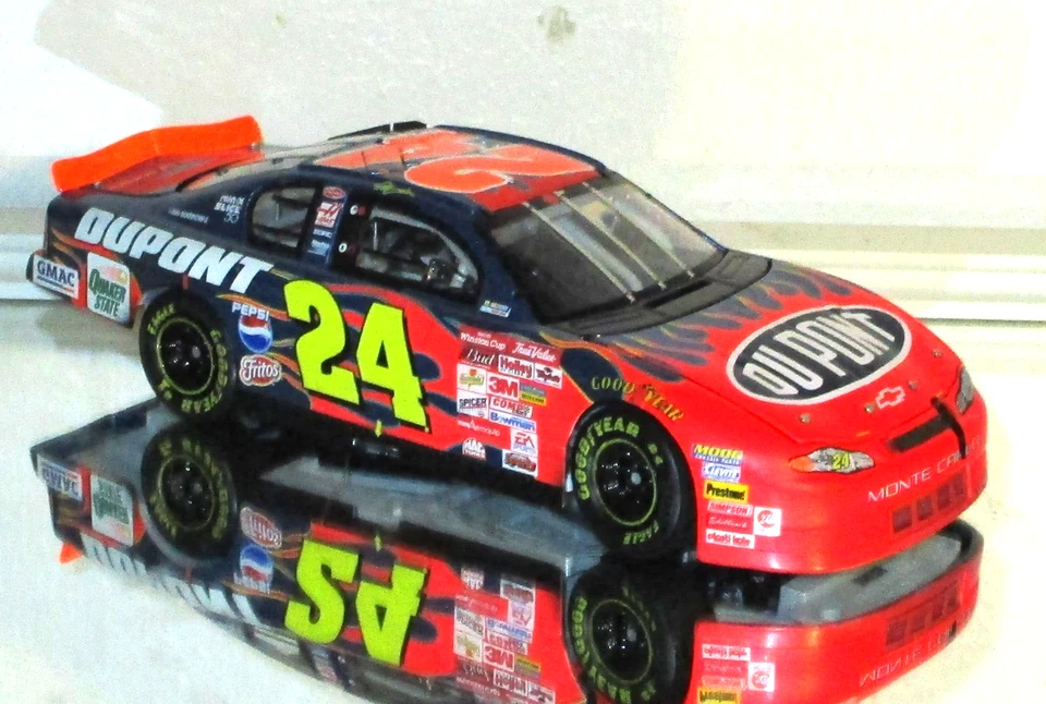 2001 RCCA JEFF GORDON #24 DUPONT LAS VEGAS WIN RACED VERSION ELITE CAR#911/3504 - Image 3 of 4