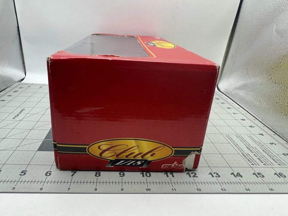 Exclusive Majorette 1:18 Scale Jeep Grand Cherokee Limited Diecast Model- Black - Image 4 of 4