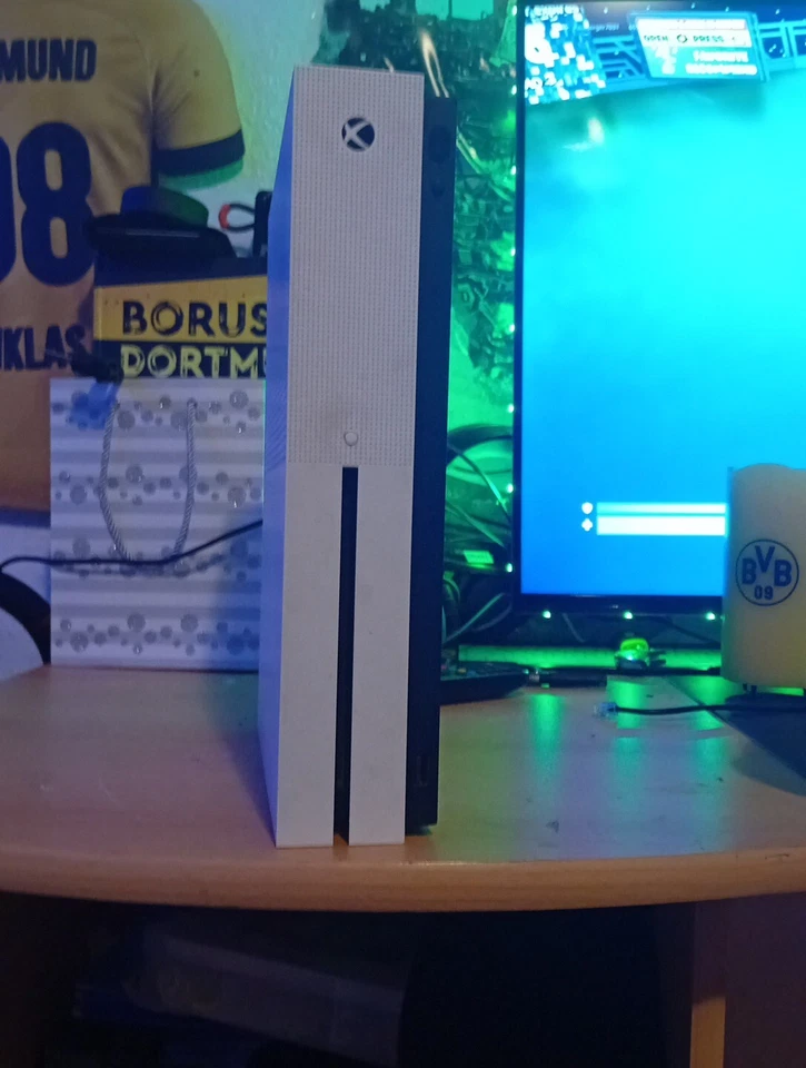 Microsoft Xbox One S, Foto 2 von 4