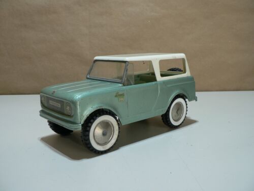 Vintage Ertl International All Wheel Drive Scout 800 Parts/Restore Display - Picture 1 of 21