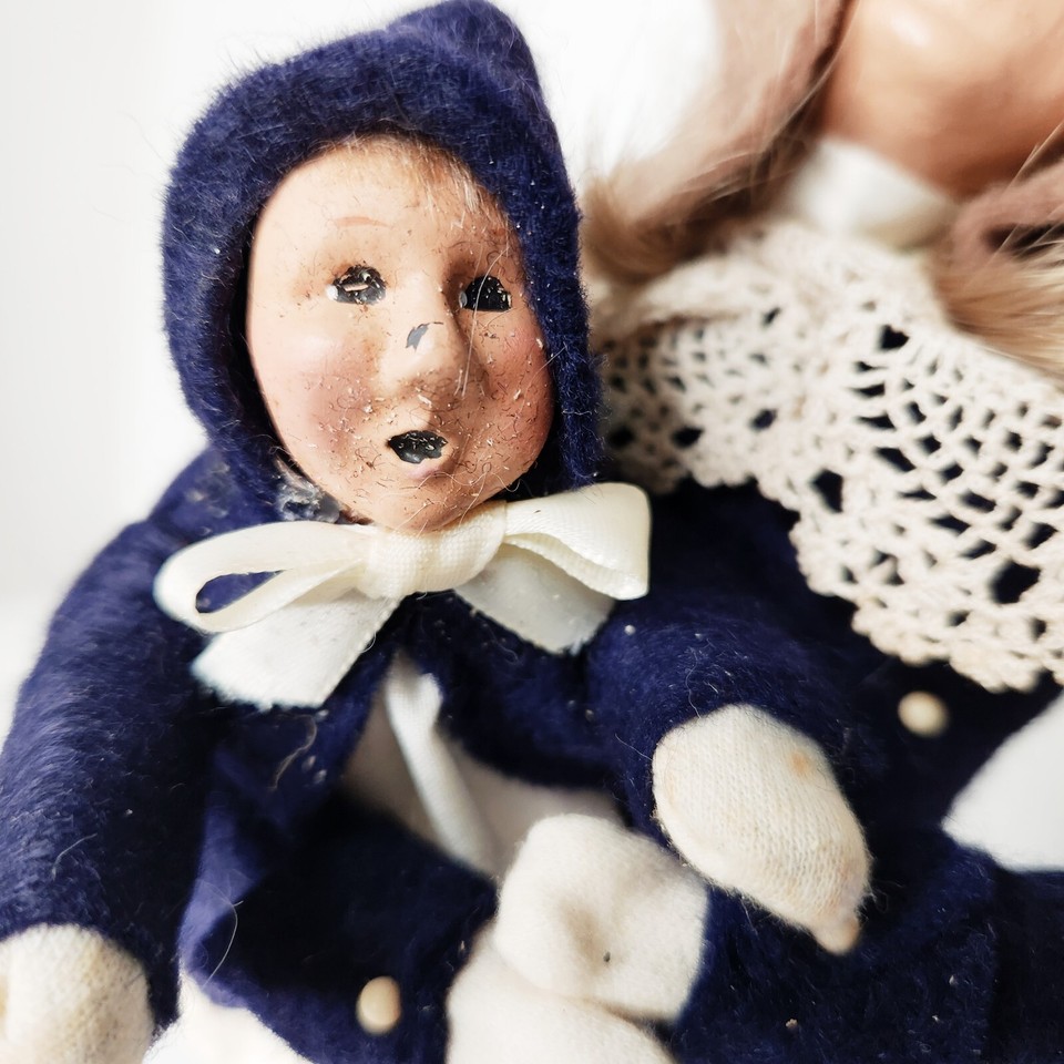 Byers Choice Set of 2 Carolers Salvation Army Woman Mom and Baby 1992