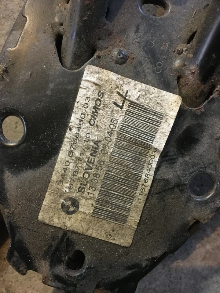 06 BMW 325xi 330i 335i 335d 325i Sedán Freno Estacionamiento Cable Guía Tubo 6768400 Foto 3 de 3