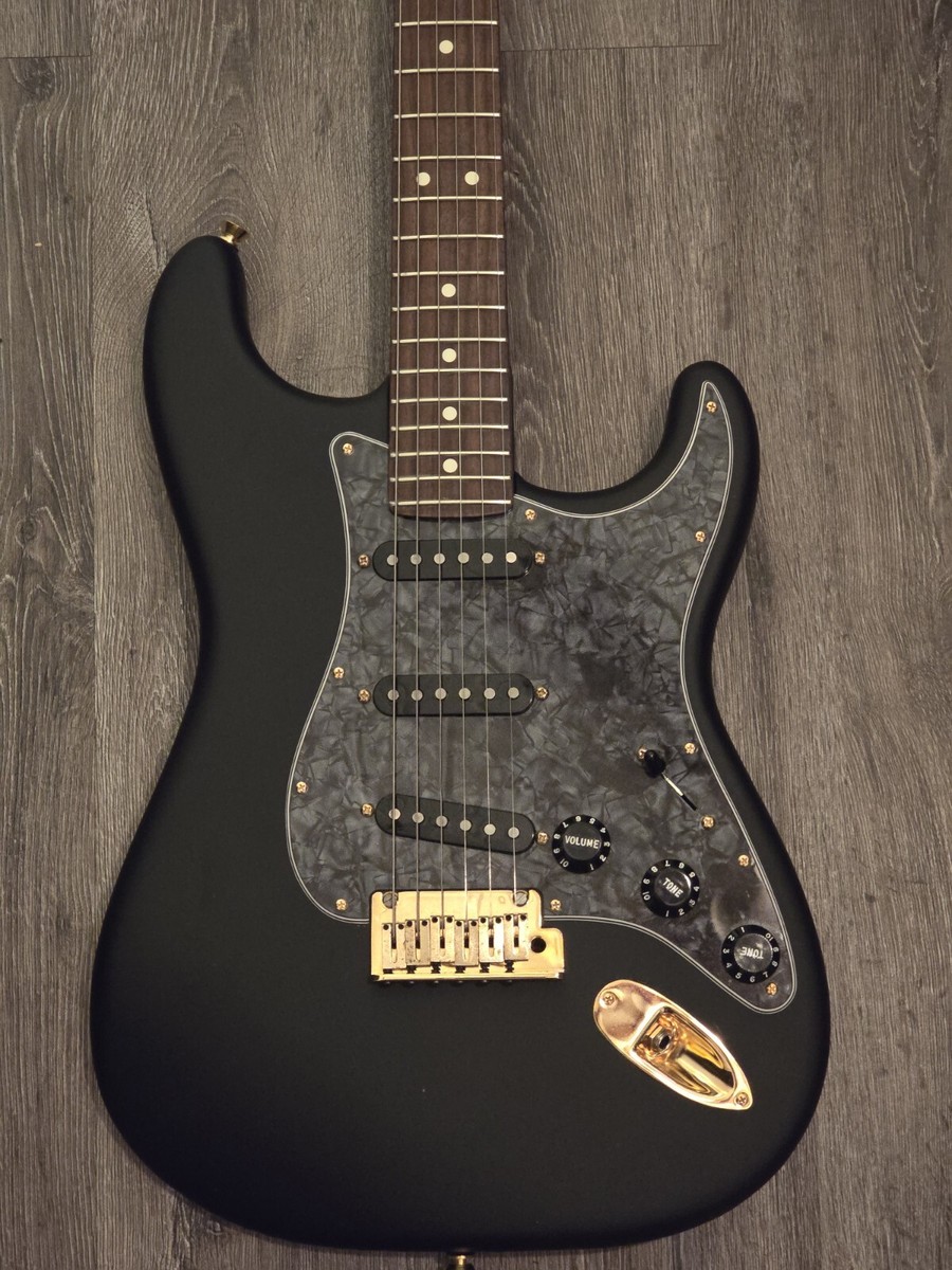 Fender strat Satin Black/Gold MOD SHOP 2022 | eBay