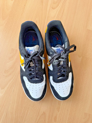 Nike Air Force 1 Low '07 LV8 Athletic Club Schwarz Gold Schuhe