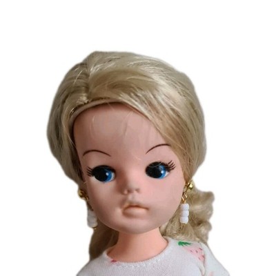 Modepuppe Ohrringe weiß Perlen Tropfen goldfarben Handarbeit passt Sindy & Barbie