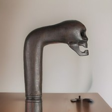 Gehstock Spazierstock Wanderstock mit handgeschnitztem Griff Motiv Skull