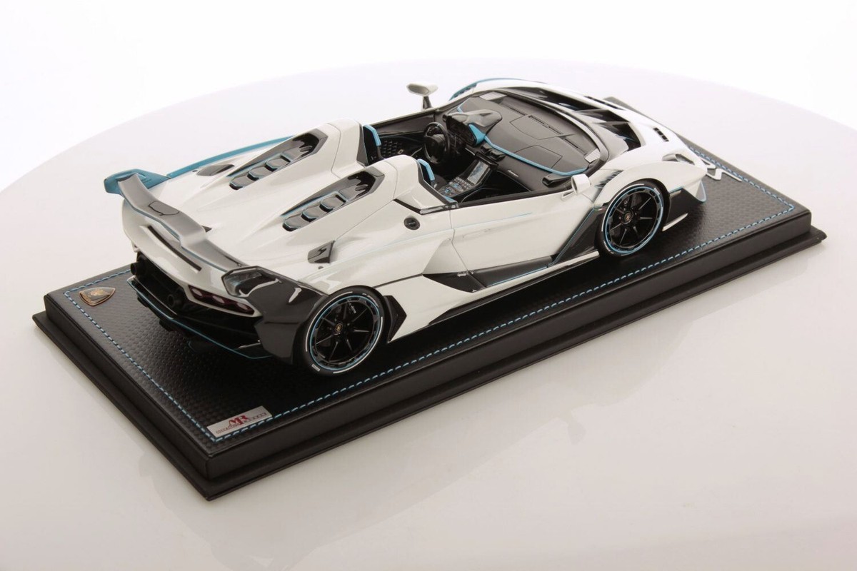 MR collection LAMBO ミニカー　1/18 箱無し MR collection LAMBO ミニカー 1/18 箱無し（国内初の直営店
