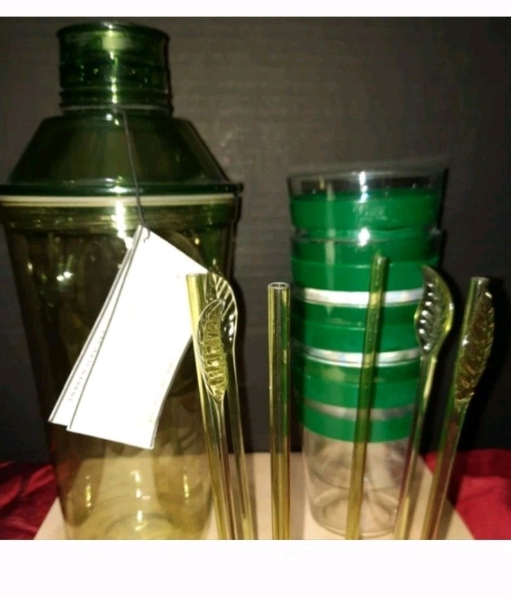 Shaker Set 4 Cups Swizzle Sticks  Acrylic -