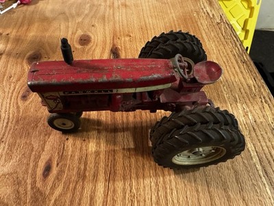 VINTAGE FARMALL 560 TRACTOR Duel Wheel  1/16th Metal Rims 1958 USA Made