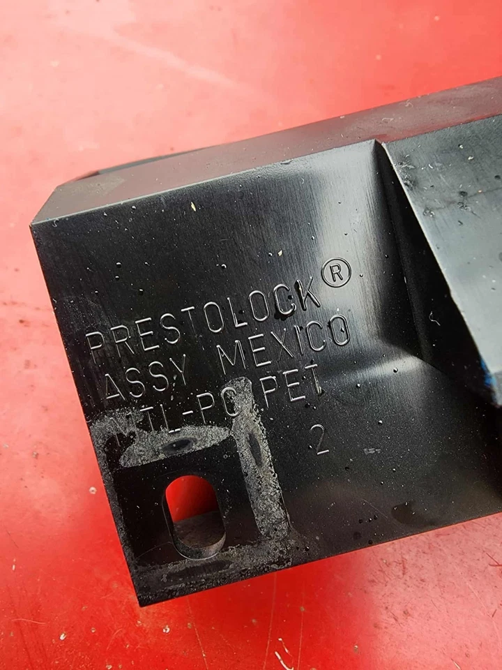 Оригинальная ручка защелки отсека перчаточного ящика для Chevy S10 Blazer GMC Jimmy 1994-1997 годов выпуска - Изображение 3 из 3