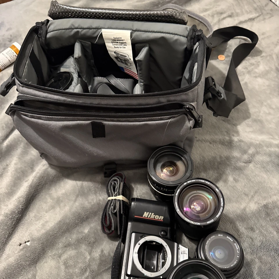 Nikon N4004 con lente Foto 2 de 4