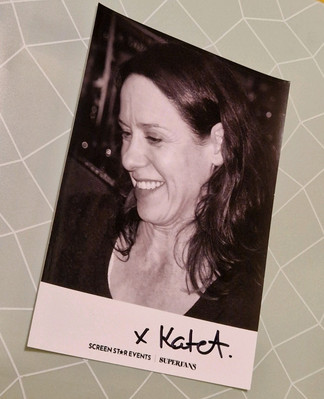 WENTWORTH: SELTENE 6x4 Karte HANDSIGNIERT von Kate Atkinson 