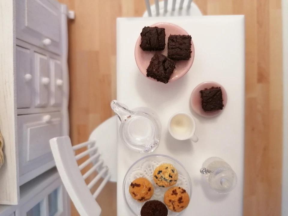 Miniatura dollhouse BROWNIES 4 pz in scala 1:12  fatto a mano in fimo - Immagine 2 di 4