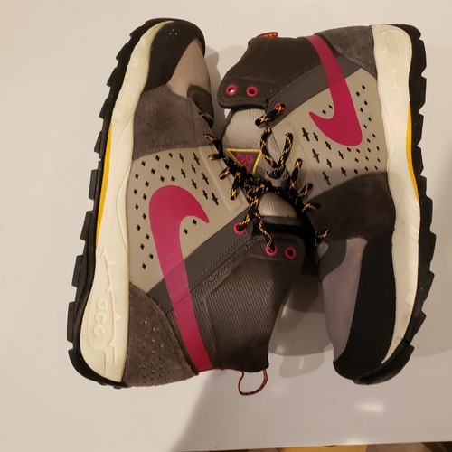 Nike ACG Air Alder Mid Hiking Trail 