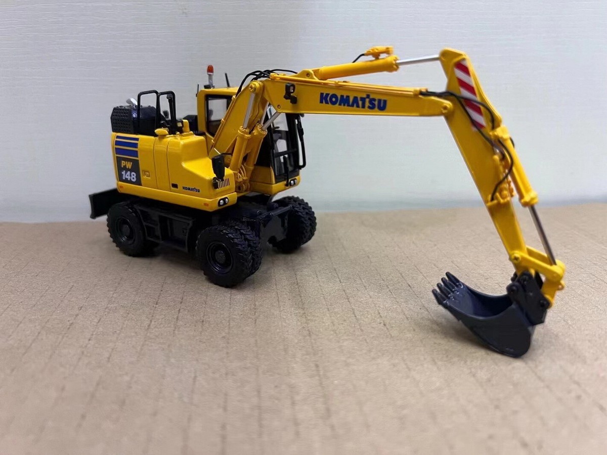 UH 1/50 Scale Komatsu PW148-11 Wheeled Excavator Diecast Model Toy